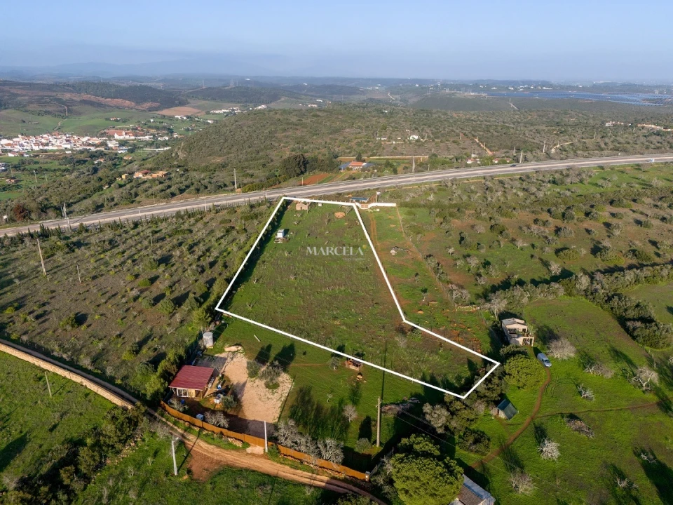 Terreno para Venda em Lagos (São Sebastião e Santa Maria) Foto 1