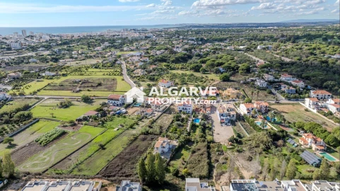 Moradia T8 para Venda em Quarteira
