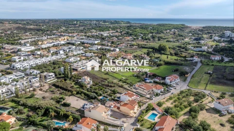 Moradia T8 para Venda em Quarteira