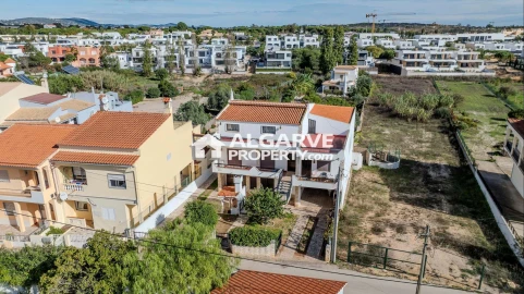Moradia T8 para Venda em Quarteira