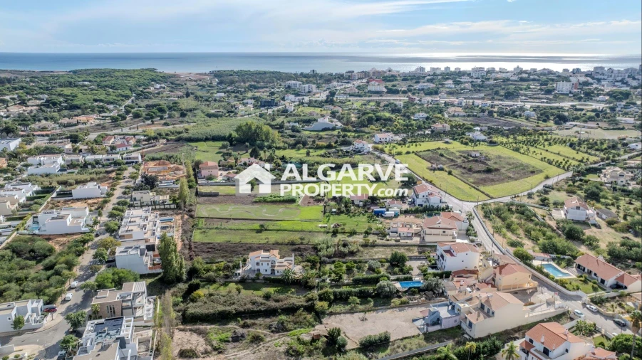 Moradia T8 para Venda em Quarteira Foto 7