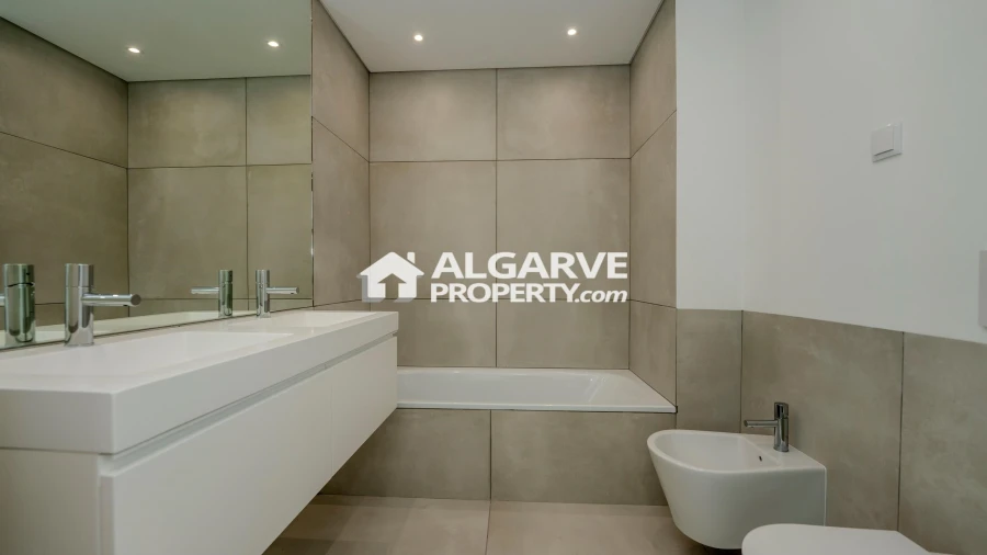 Apartamento T3 para Venda em Quarteira Foto 5