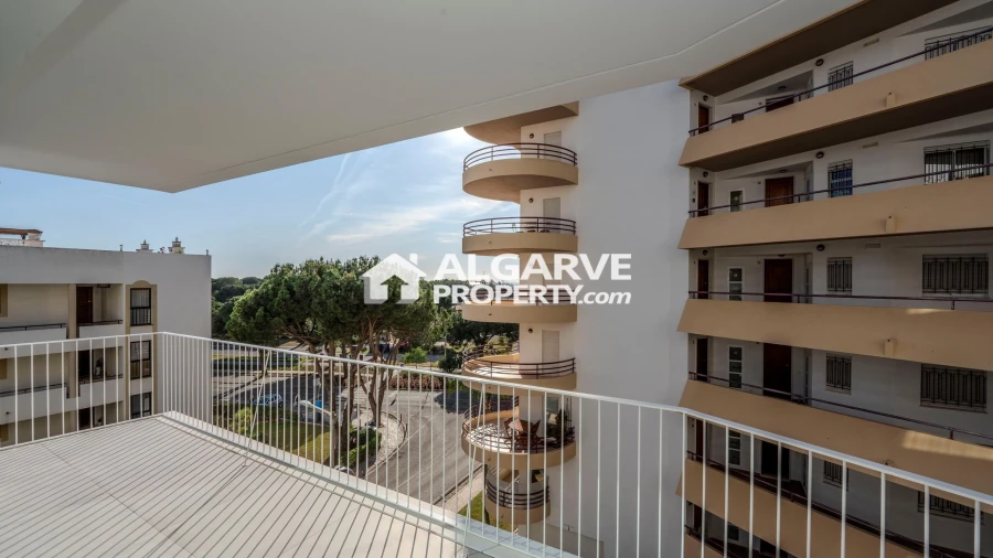 Apartamento T3 para Venda em Quarteira Foto 3
