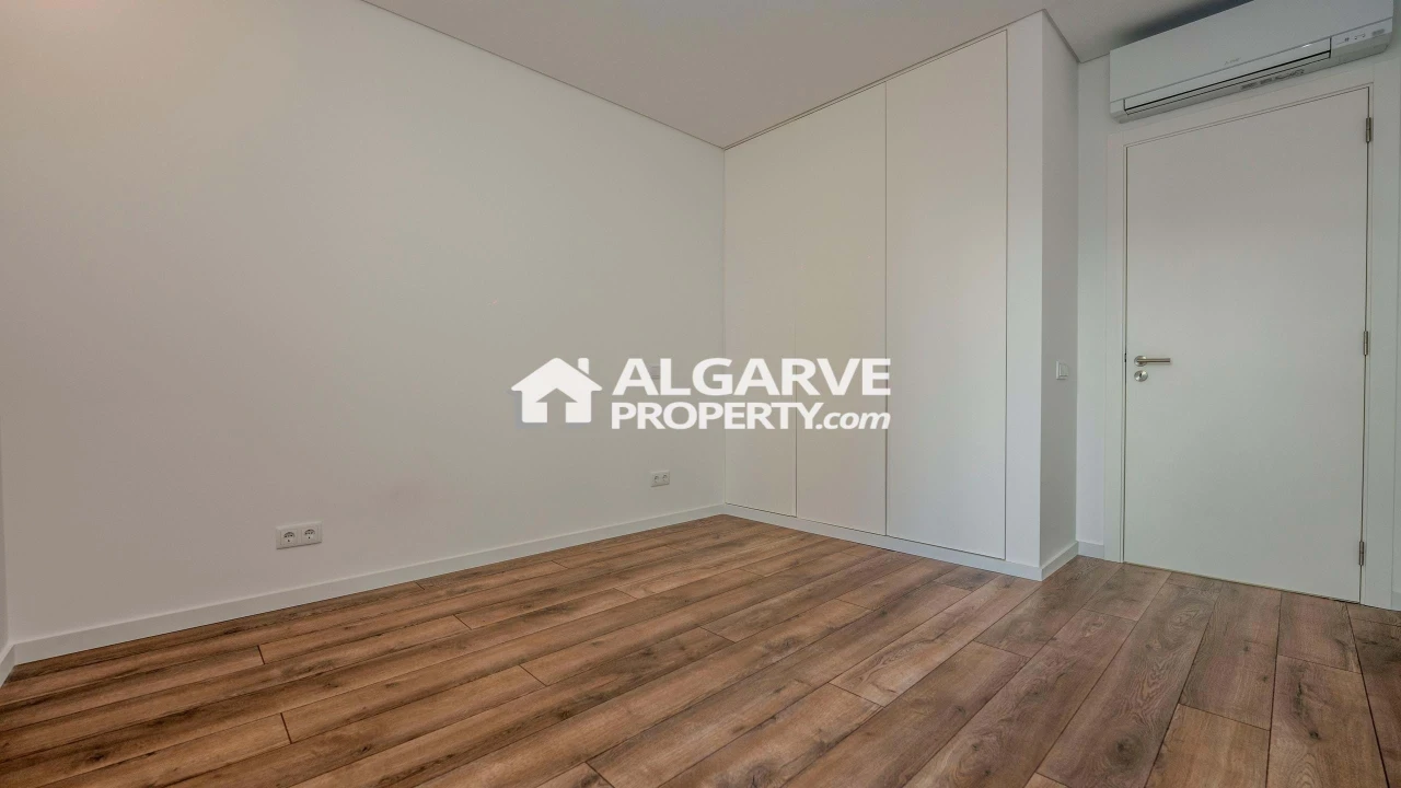 Apartamento T3 para Venda em Quarteira Foto 9