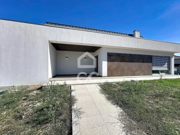Moradia T4 para Venda em Outeiro Seco
