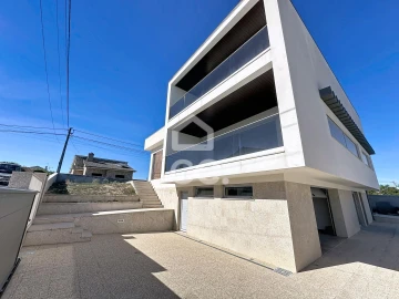 Moradia T4 para Venda em Outeiro Seco