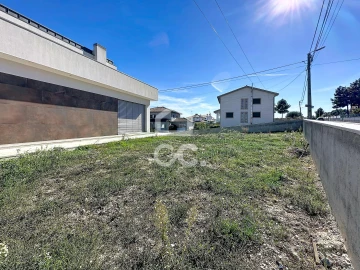 Moradia T4 para Venda em Outeiro Seco