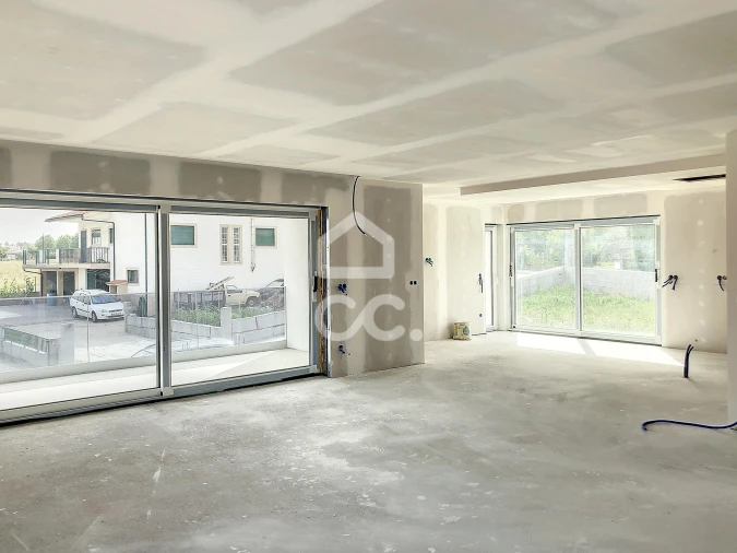 Moradia T4 para Venda em Outeiro Seco Foto 9