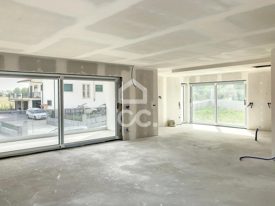 Moradia T4 para Venda em Outeiro Seco Foto 9