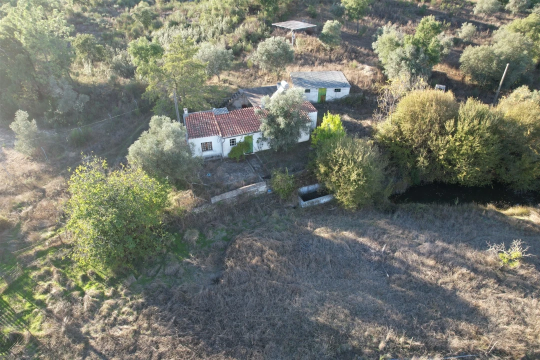 Moradia T0 para Venda em Salgueiro do Campo Foto 2