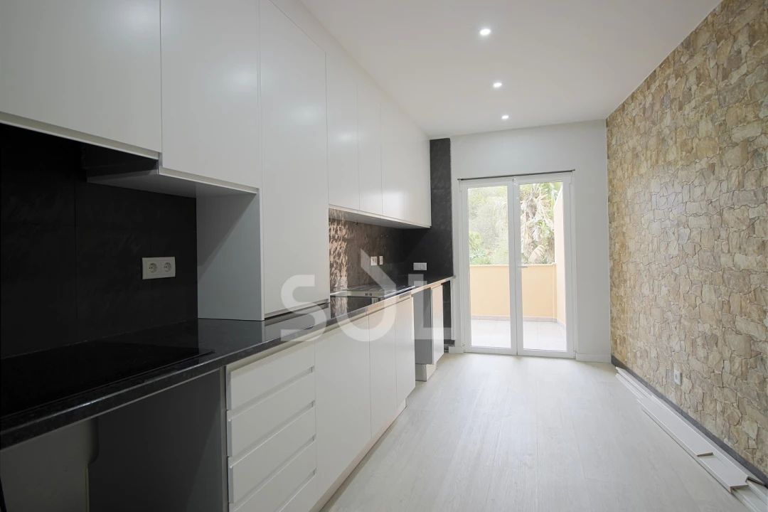 Apartamento T3 para Venda em Estômbar e Parchal Foto 1