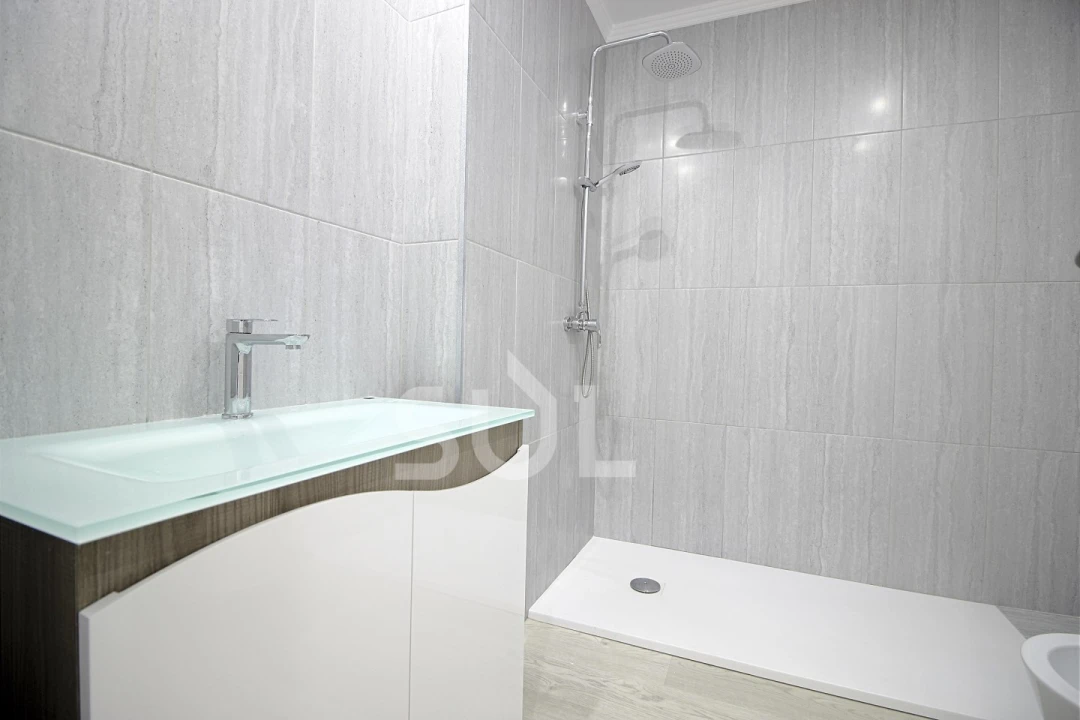 Apartamento T3 para Venda em Estômbar e Parchal Foto 9