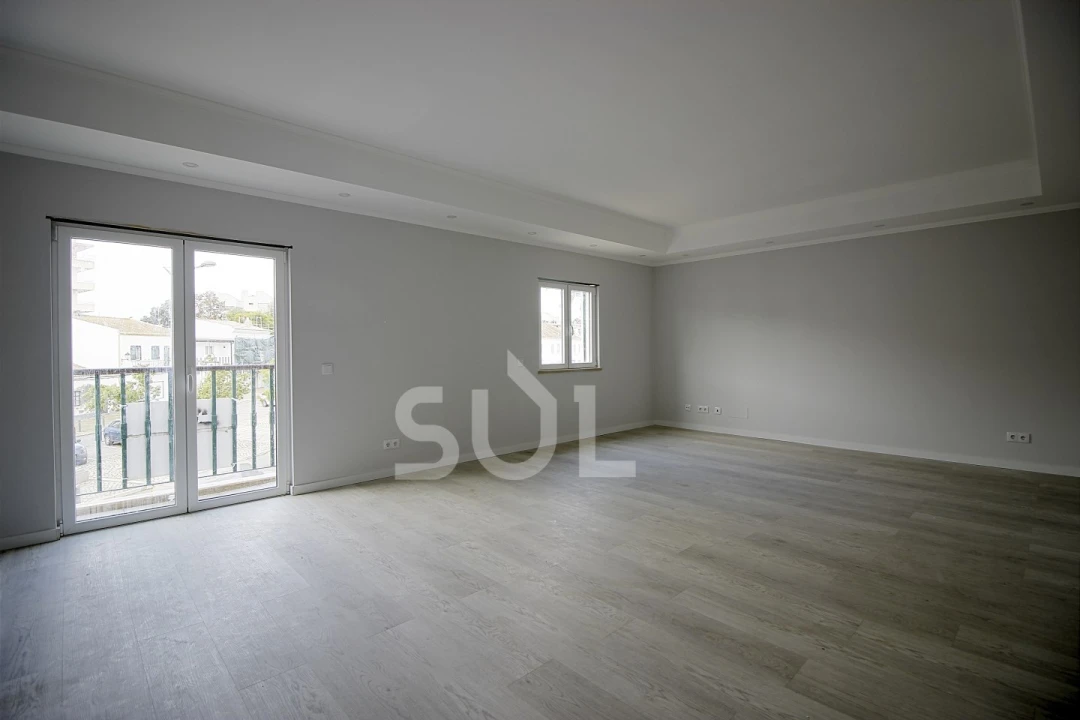 Apartamento T3 para Venda em Estômbar e Parchal Foto 11