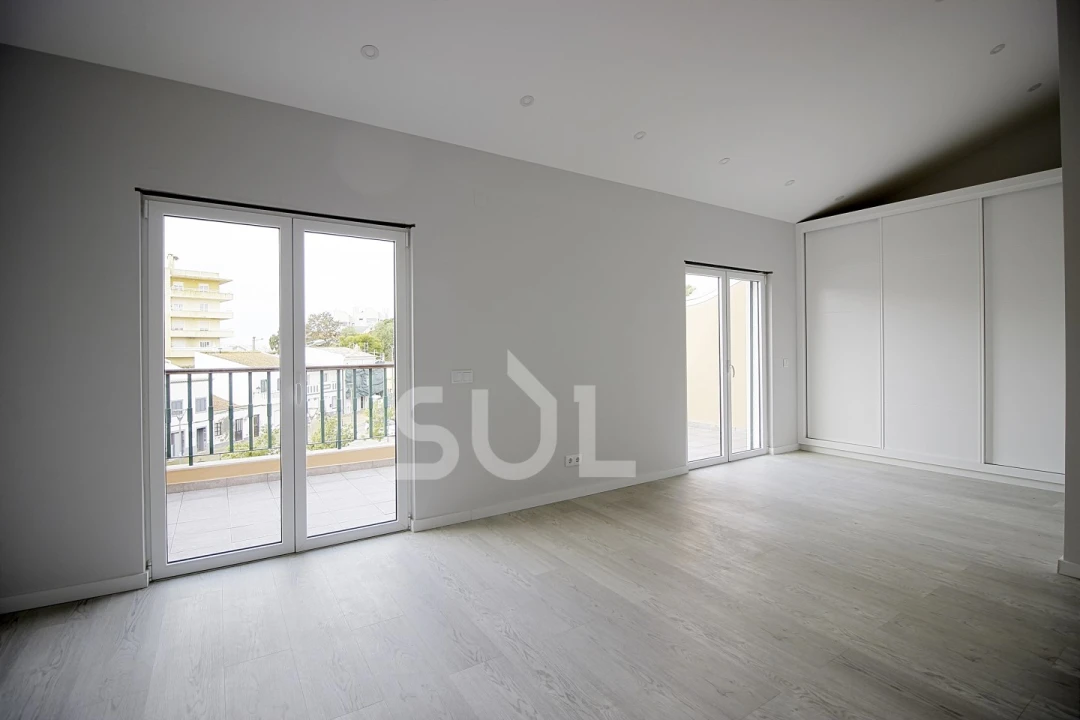 Apartamento T3 para Venda em Estômbar e Parchal Foto 13