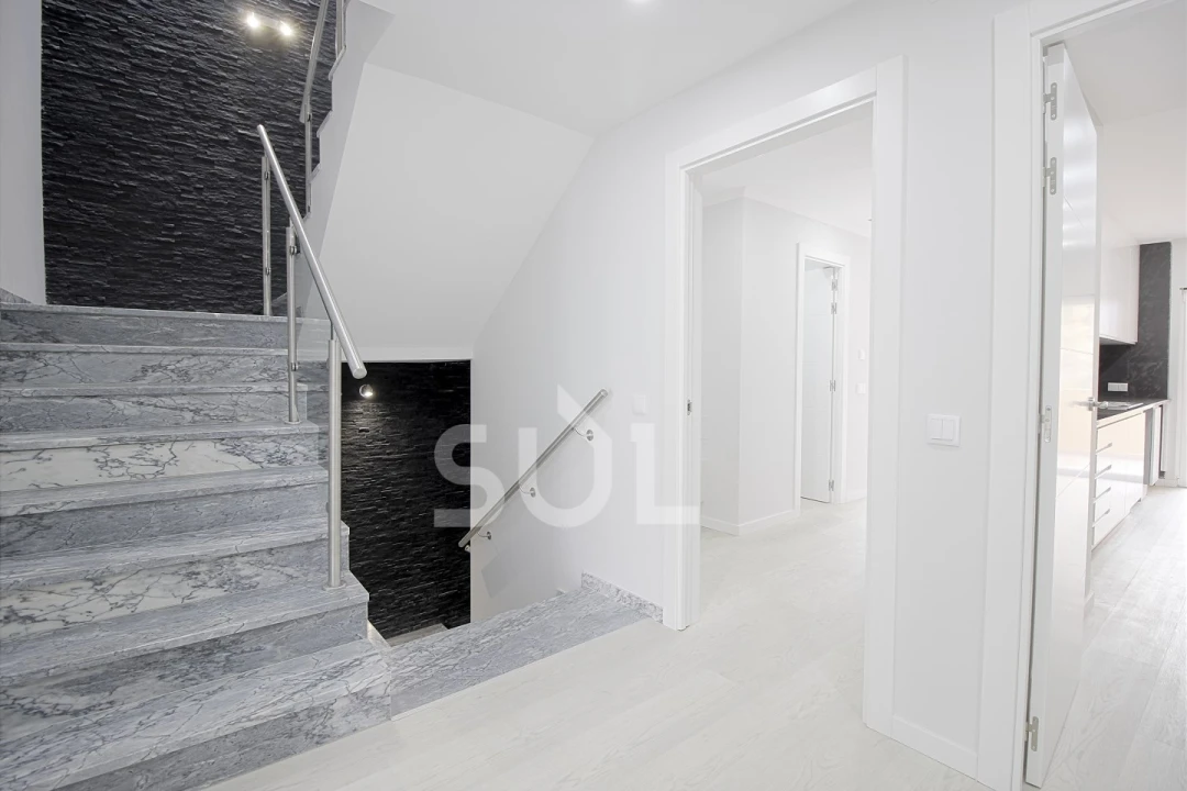 Apartamento T3 para Venda em Estômbar e Parchal Foto 14
