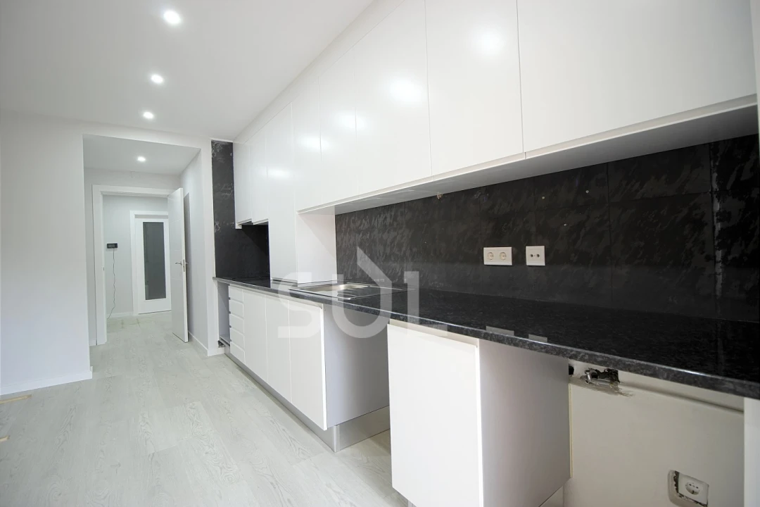 Apartamento T3 para Venda em Estômbar e Parchal Foto 3