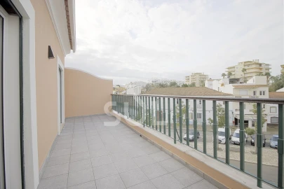Apartamento T3 para Venda em Estômbar e Parchal