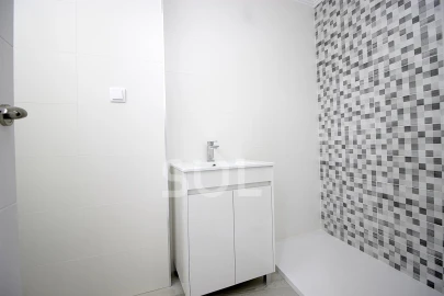 Apartamento T3 para Venda em Estômbar e Parchal