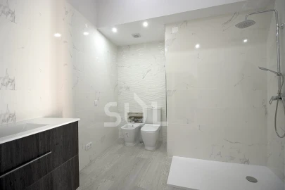 Apartamento T3 para Venda em Estômbar e Parchal