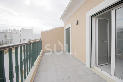 Apartamento T3 para Venda em Estômbar e Parchal