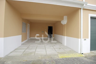 Apartamento T3 para Venda em Estômbar e Parchal