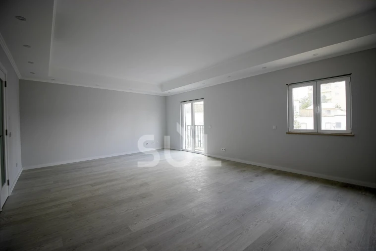 Apartamento T3 para Venda em Estômbar e Parchal Foto 10