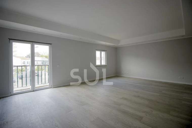 Apartamento T3 para Venda em Estômbar e Parchal Foto 11