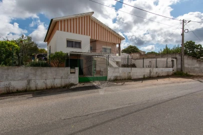Moradia T3 para Venda em Santa Maria, São Pedro e Matacães