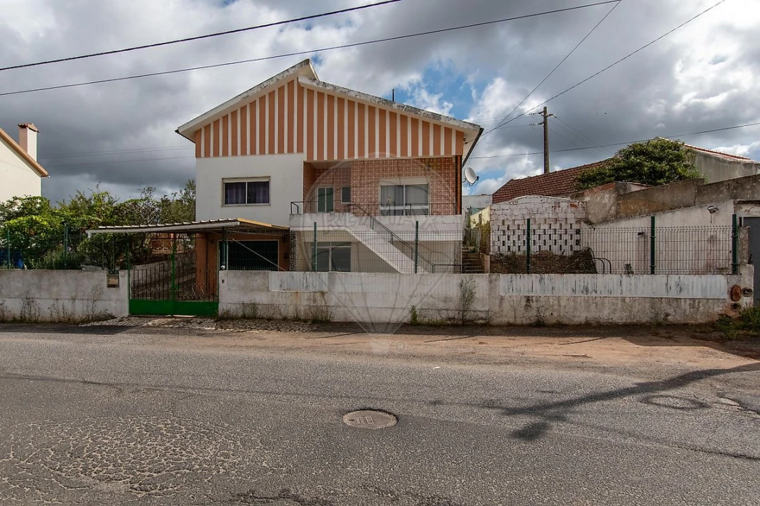 Moradia T3 para Venda em Santa Maria, São Pedro e Matacães Foto 1
