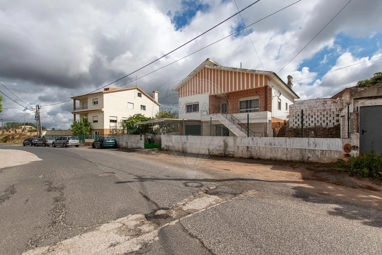 Moradia T3 para Venda em Santa Maria, São Pedro e Matacães Foto 3