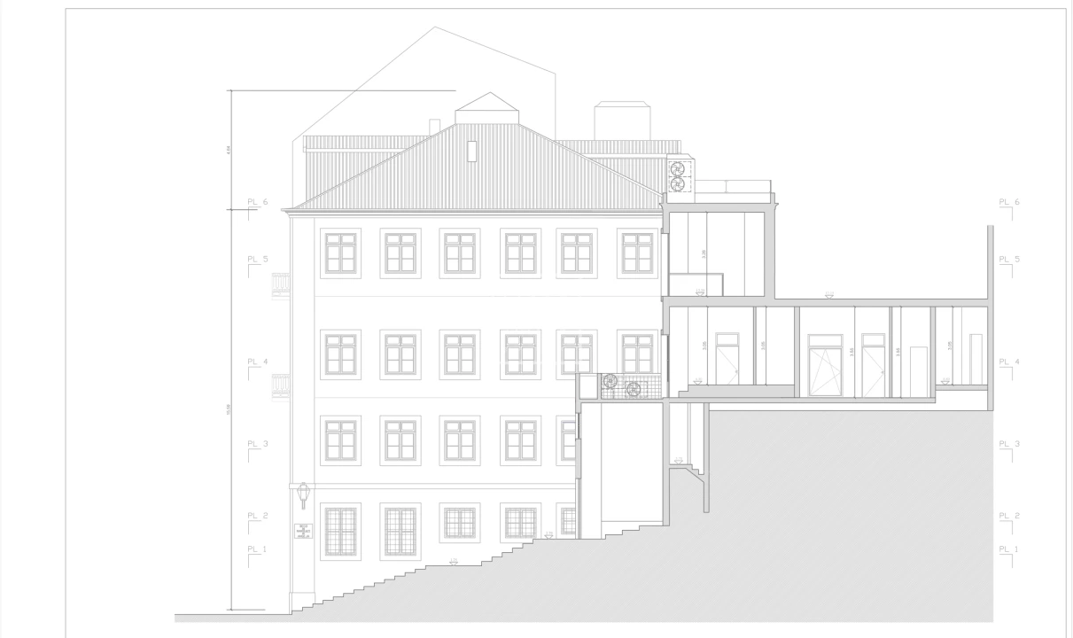 Moradia T9 para Venda em Santa Maria Maior Foto 57