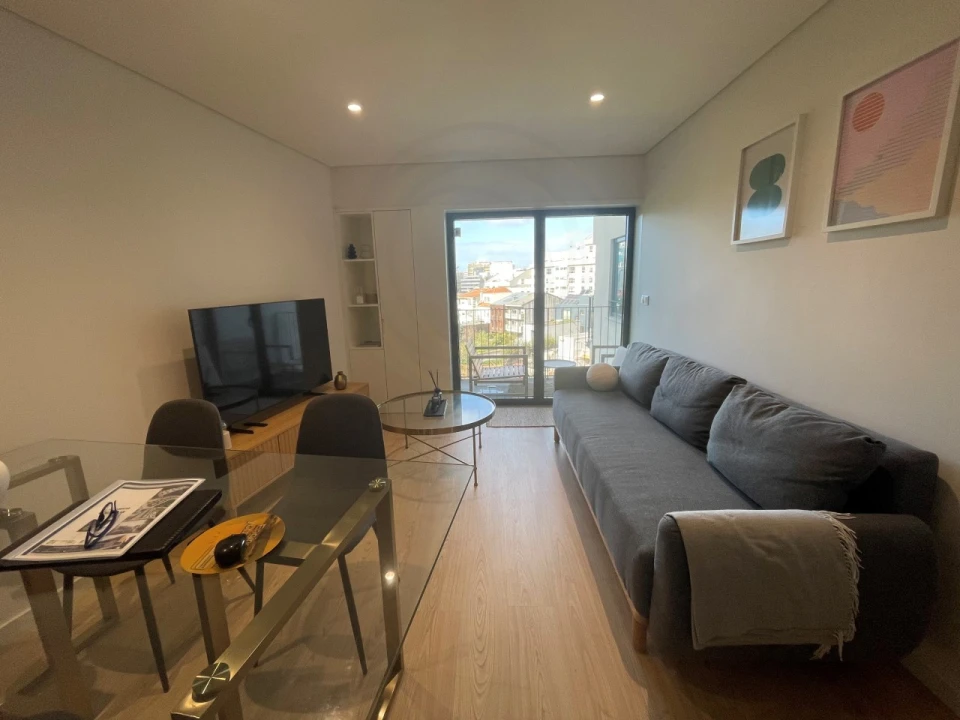 Apartamento T1 para Venda em Lordelo do Ouro e Massarelos Foto 1