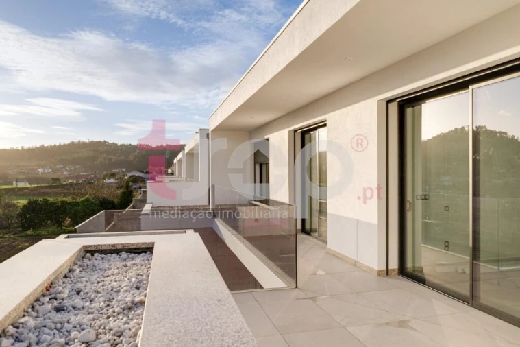 Moradia T3 para Venda em Abade de Neiva Foto 5