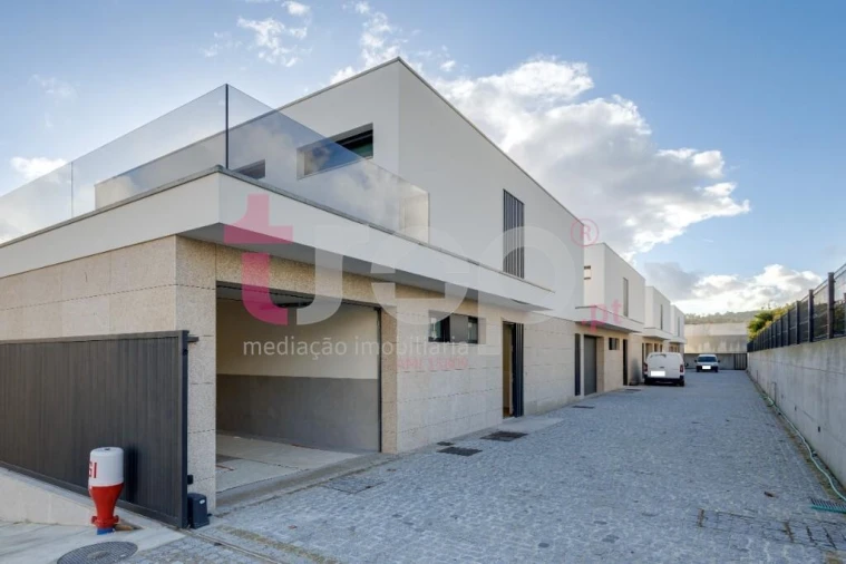 Moradia T3 para Venda em Abade de Neiva Foto 2