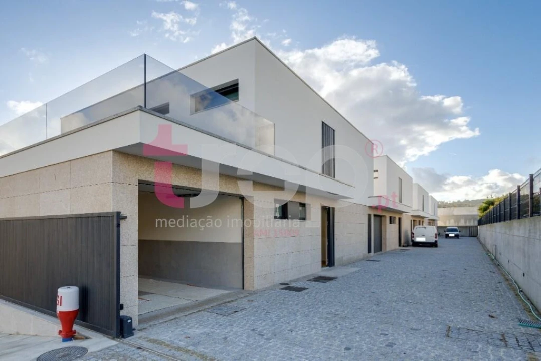 Moradia T3 para Venda em Abade de Neiva Foto 2