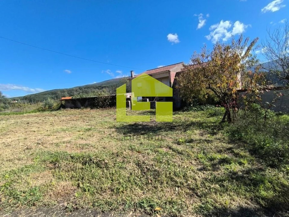 Moradia T4 para Venda em Serpins Foto 23