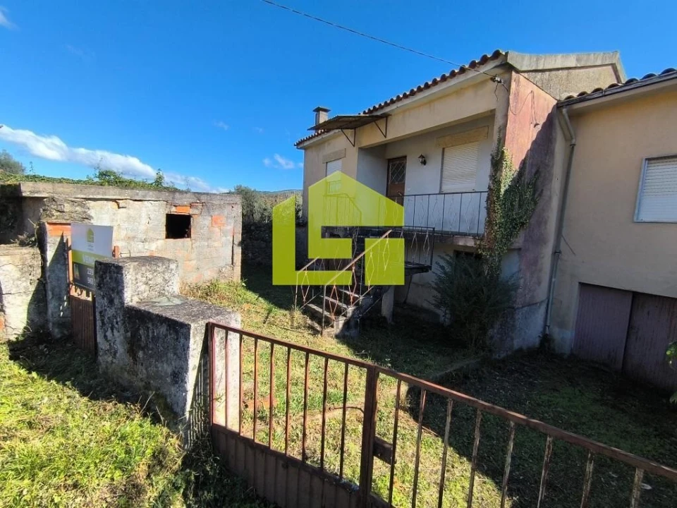Moradia T4 para Venda em Serpins Foto 29