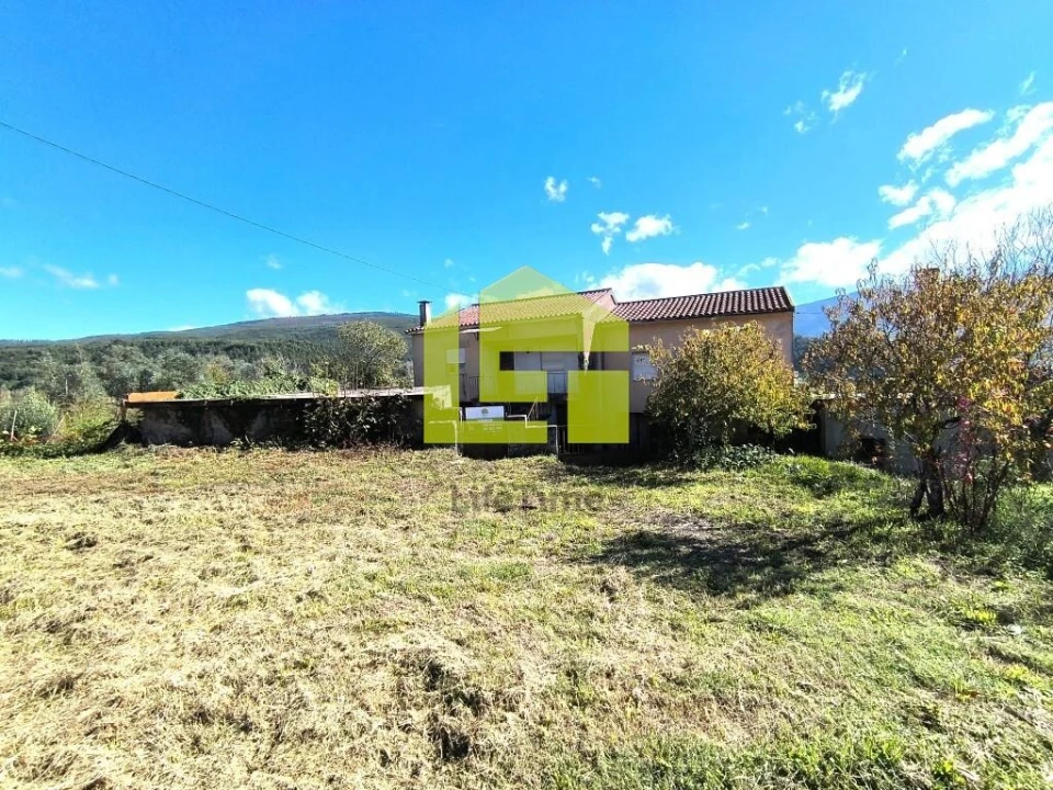 Moradia T4 para Venda em Serpins Foto 27