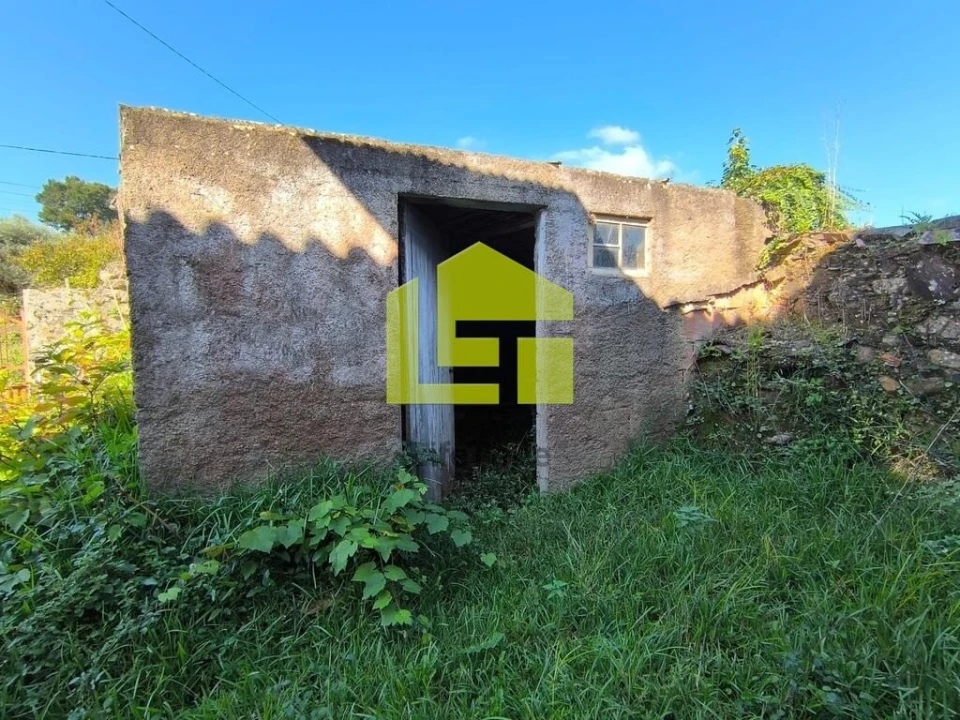 Moradia T4 para Venda em Serpins Foto 14