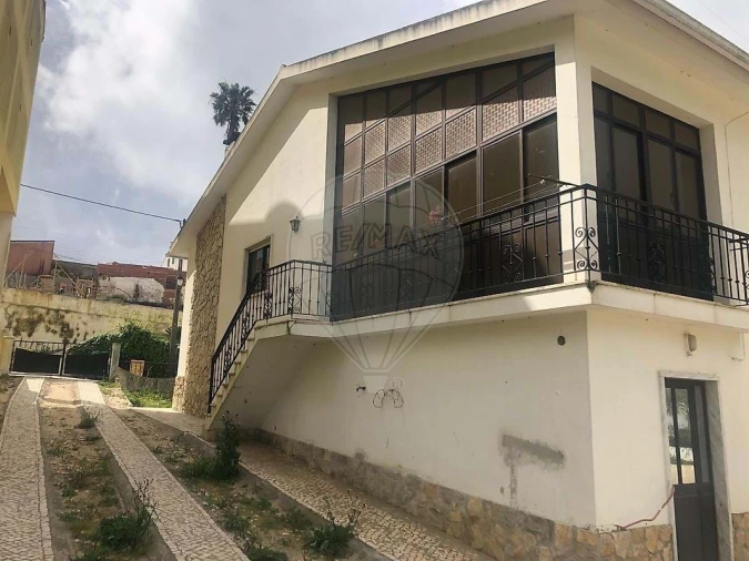 Moradia T4 para Venda em Arranho Foto 4