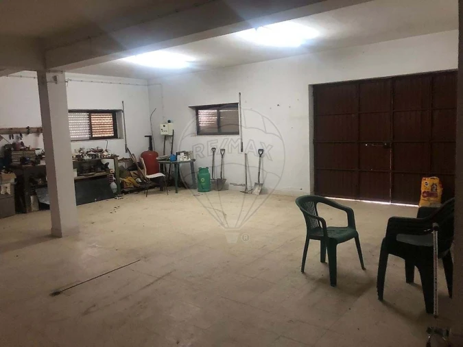 Moradia T4 para Venda em Arranho Foto 6