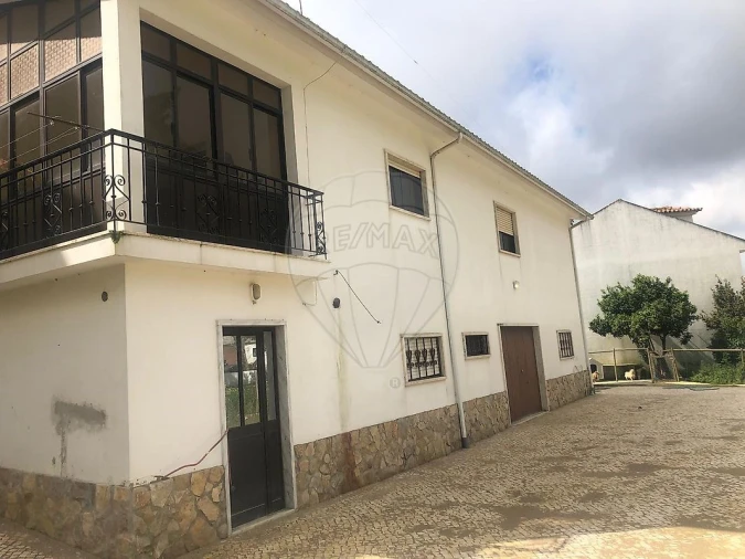 Moradia T4 para Venda em Arranho Foto 23