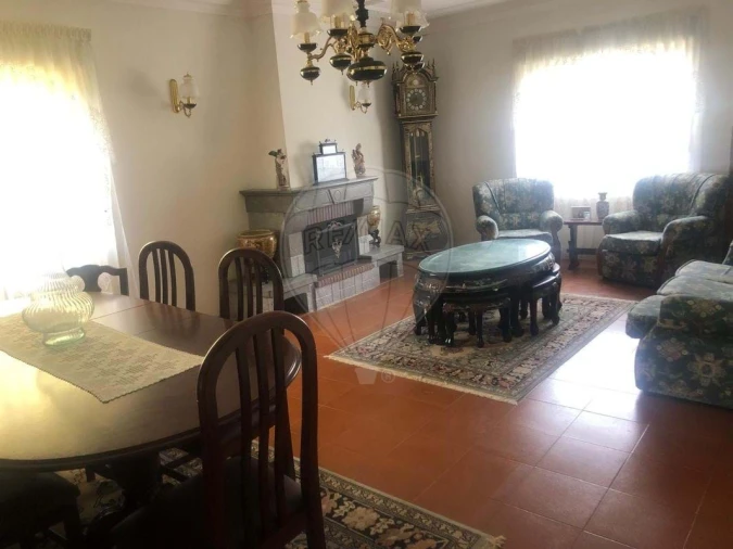 Moradia T4 para Venda em Arranho Foto 10