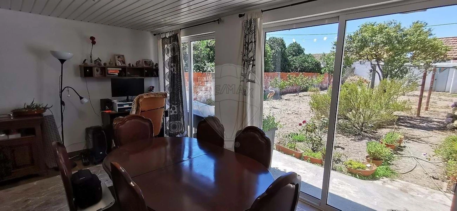 Moradia T2 para Venda em Benfica do Ribatejo Foto 31