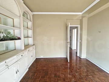 Apartamento T6 para Venda em Alvalade