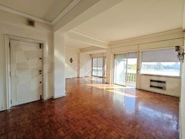 Apartamento T6 para Venda em Alvalade
