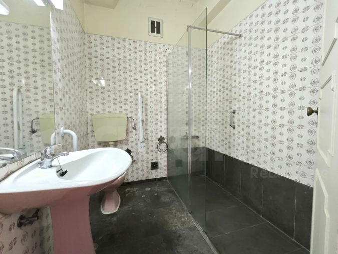 Apartamento T6 para Venda em Alvalade Foto 32