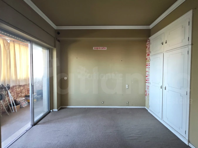 Apartamento T6 para Venda em Alvalade Foto 10