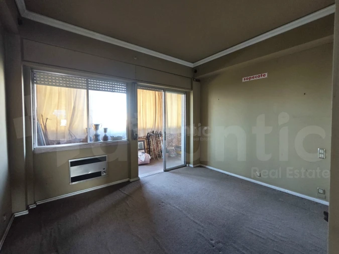 Apartamento T6 para Venda em Alvalade Foto 27