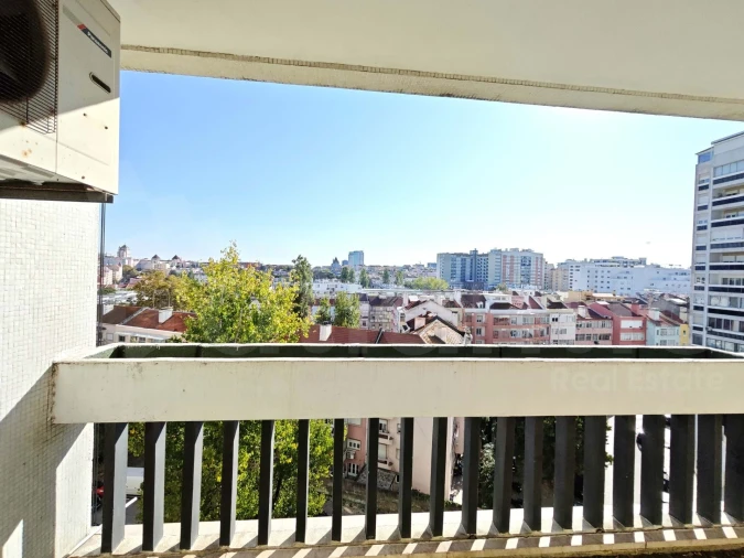 Apartamento T6 para Venda em Alvalade Foto 23